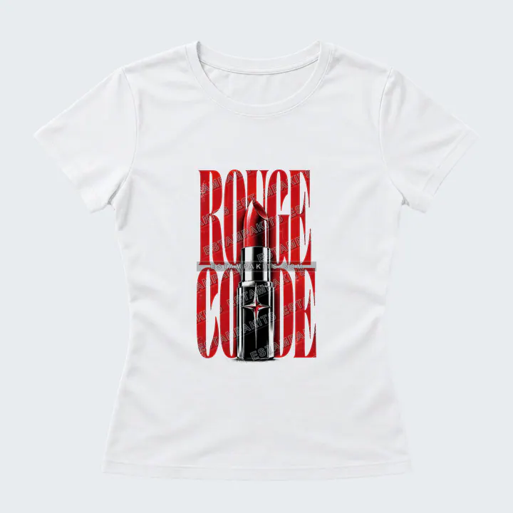 Rouge Code · Labial rojo: simulación sobre remera entallada